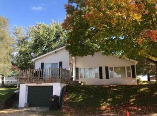 105 3rd Ave, East Dubuque, IL 61025