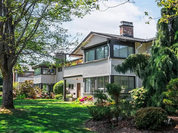 3170 Irma St #403, Victoria, BC V9A 1S8