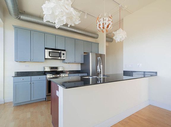 5th image of 4814 N Clark St APT 408