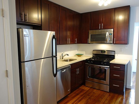 3rd image of 2830 Overington St #2830