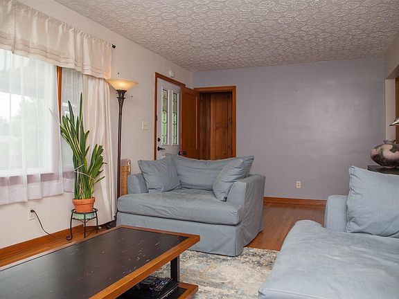 5th image of 308 Stratford Dr