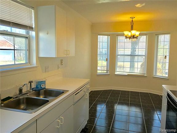 4th image of 41363 Cornell Dr #1