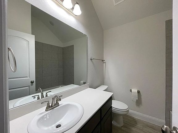 5th image of 3016 Bobcat Dr
