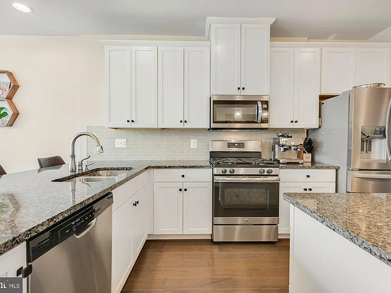 6106 Chronicle St — Photo 9