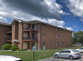 15701 Reynolds Ln, Oak Forest, IL 60452