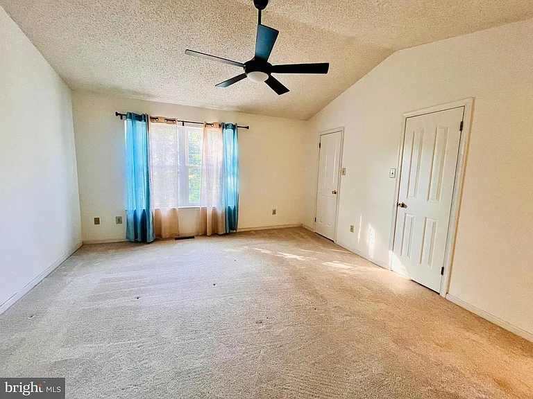 130 Spruce Ln — Photo 5