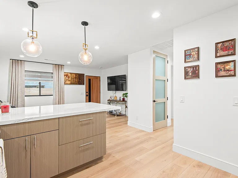 3007 S Hobart Blvd — Photo 9