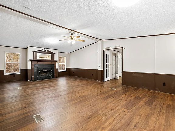 4th image of 305 River Rd #1A