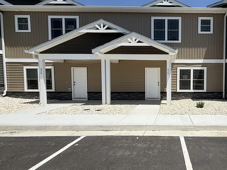 Midway Townhome — Photo 31