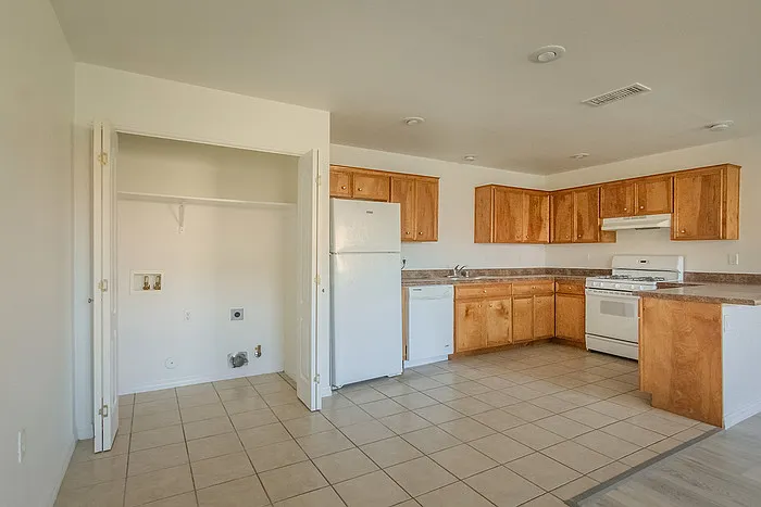 2413 Tremont Ave #B3 — Photo 9