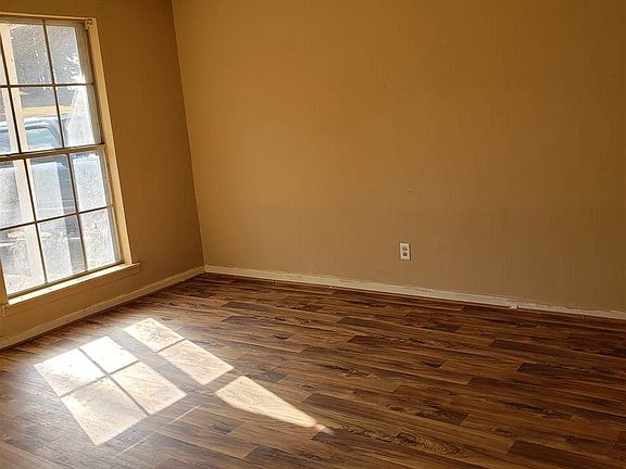 5th image of 137 Roosevelt Pkwy