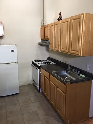 Rented by Alexiou Realty | media 16