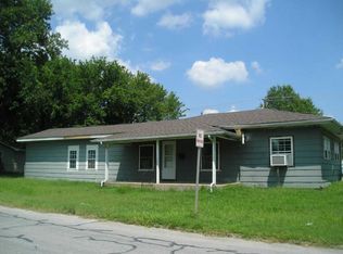 737 S Hall St, Webb City, MO 64870