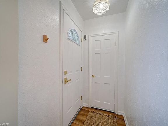 5th image of 105 Weir St S