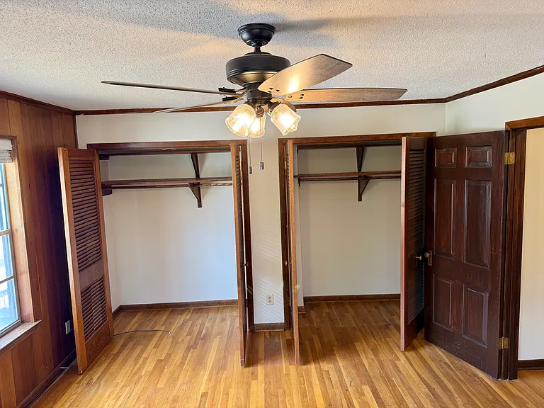 211 S Idlewild St — Photo 32