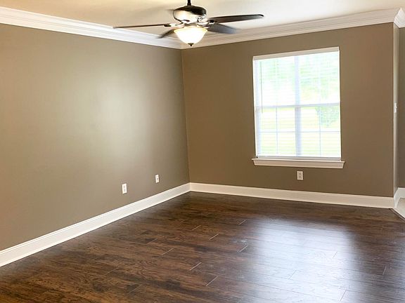 3rd image of 18081 Robinwood Dr