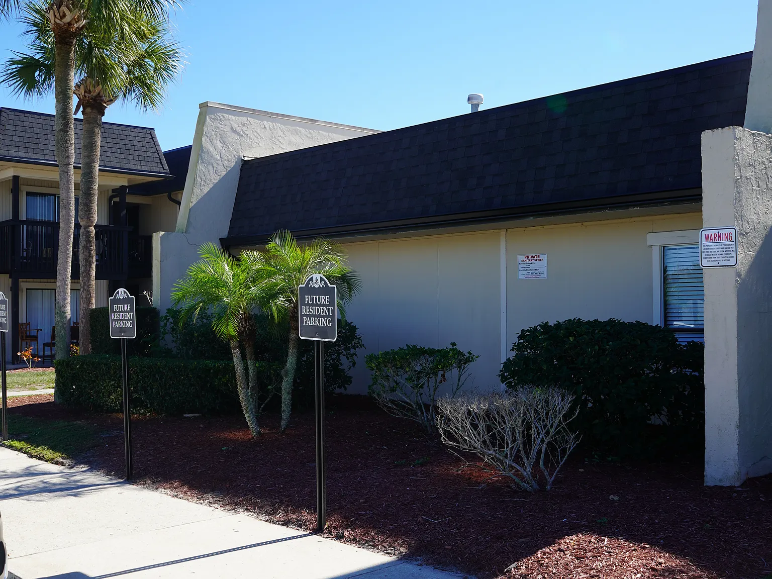 Royal Bay Apartments — Photo 4