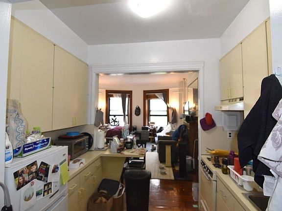 2nd image of 330 W 88th St APT 2F