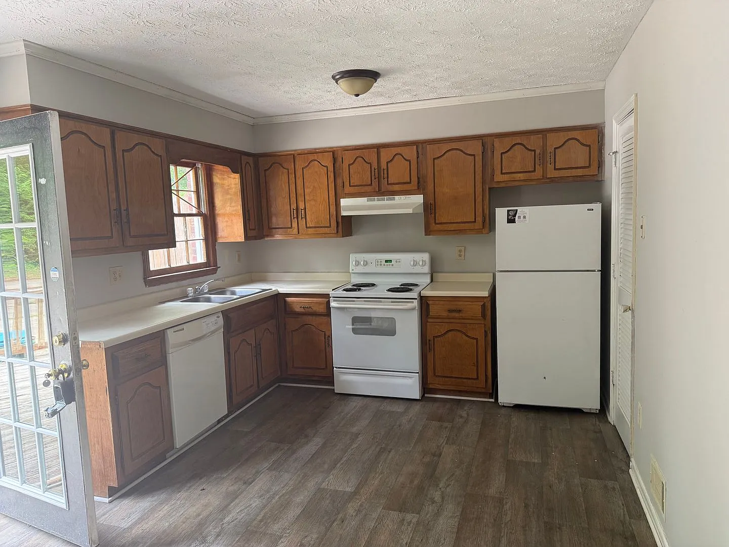 208 Highland Park Drive — Photo 3