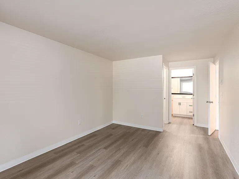 Westhampton Apartments — Photo 69