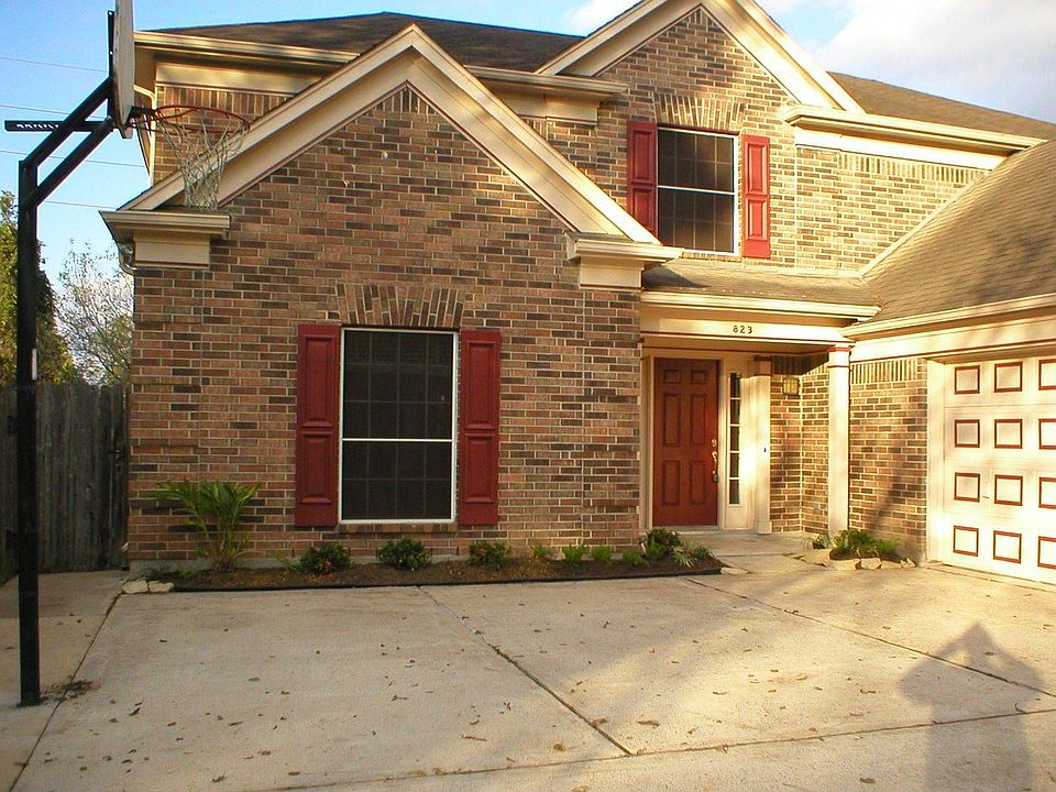 2nd image of 823 Catalpa Pl