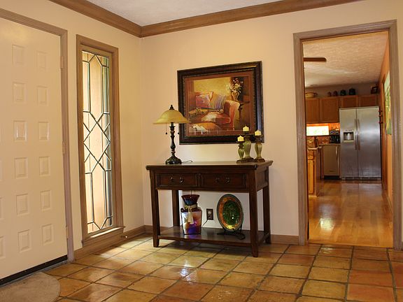 2nd image of 872 Lakemont Dr