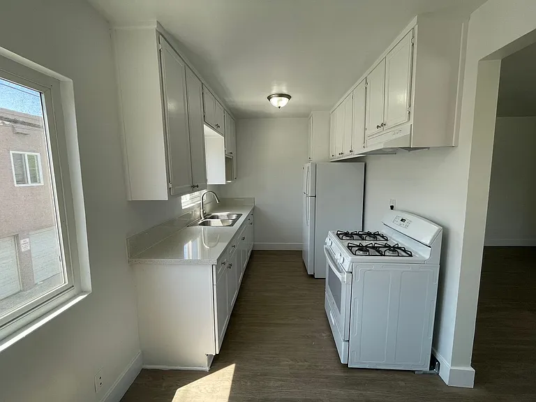 1101 Saint Louis Ave #7 — Photo 9
