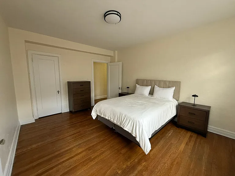 New King Edward Apartments — Photo 368