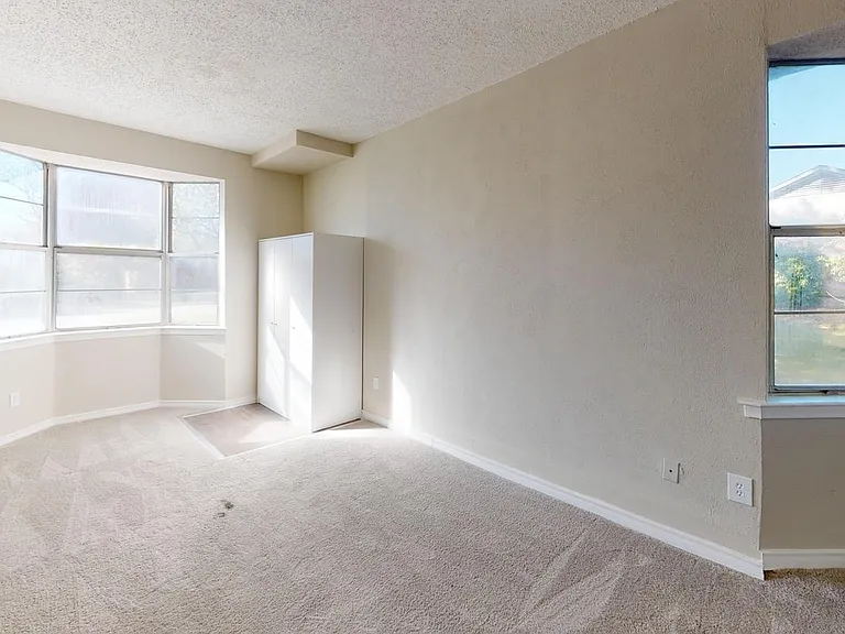 4106 Skyline Dr — Photo 6