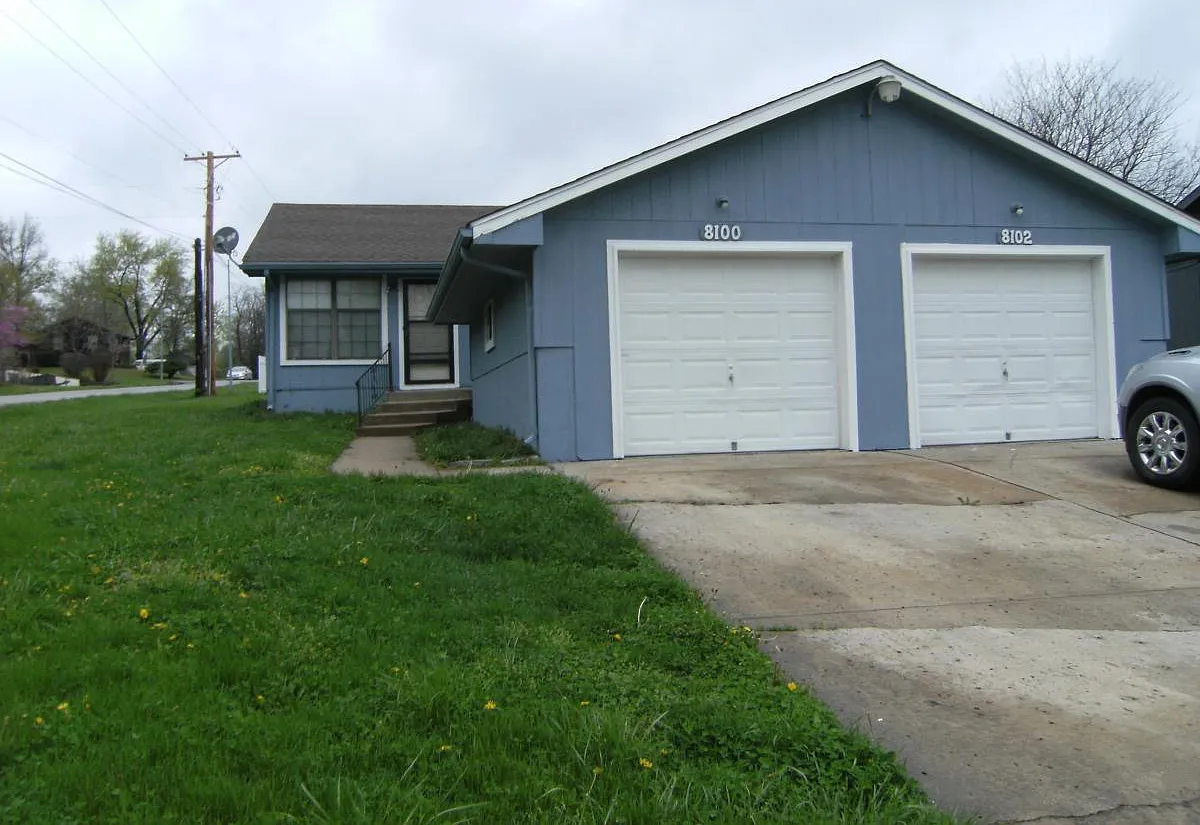 2 bed, 750 sqft, $1,050 — Photo 1