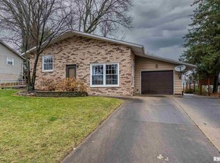524 Mississippi Ter, Le Claire, IA 52753