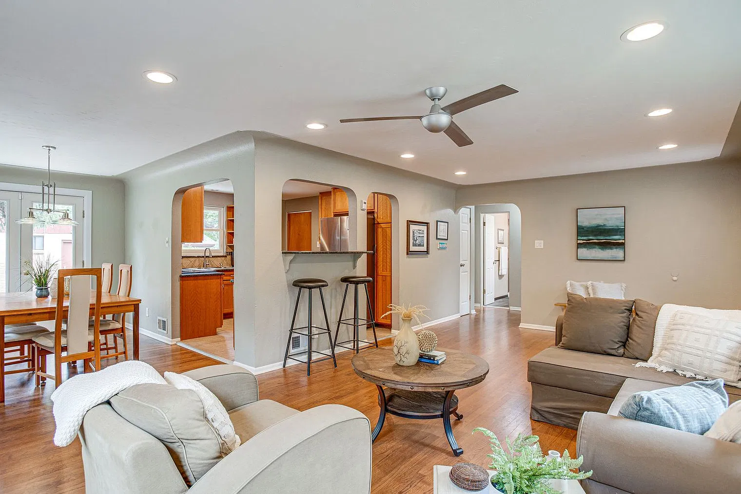 4 bed, 2.0 bath, 2098 sqft, $4,257 — Photo 2