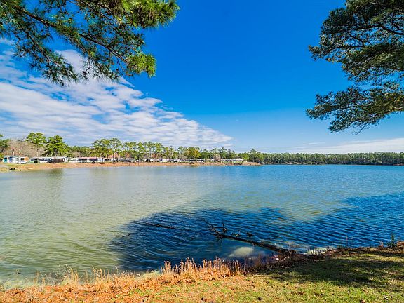4th image of 1701 Crystal Lake Dr.