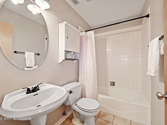5th image of 3512 W Belmont Ave #G