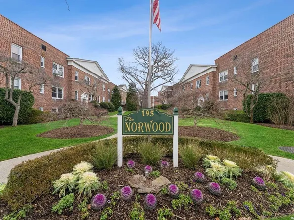 195 N Village Avenue #22G, Rockville Centre, NY 11570