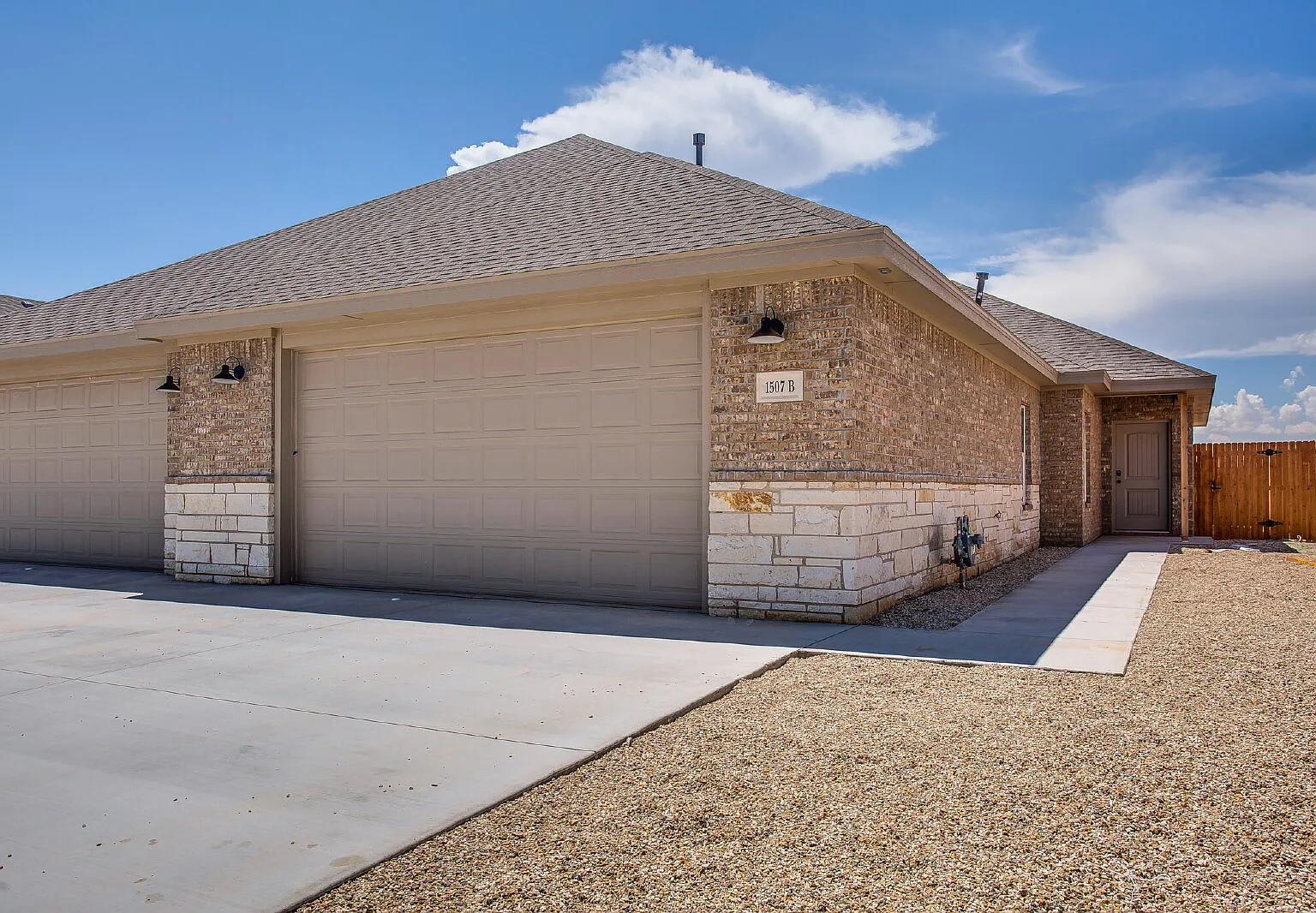 3 bed, 2.0 bath, 1307 sqft, $1,495 — Photo 2