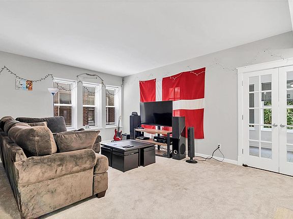 3rd image of 5855 Nina Pl APT 2