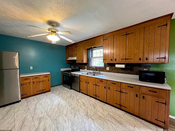 2nd image of 10 Hillview Ests