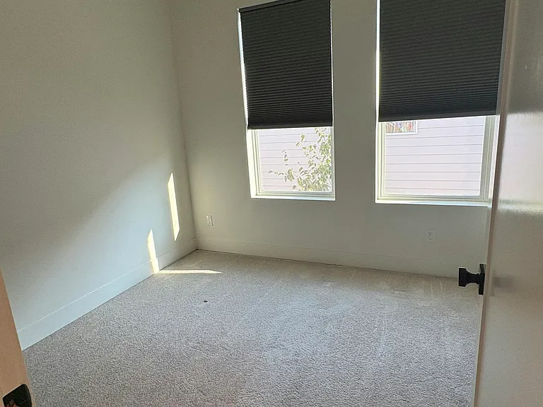 6657 N Fessenden St #19 — Photo 9