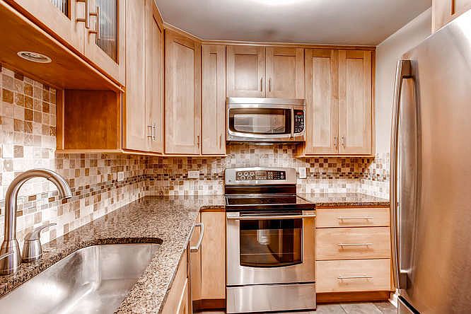 1st image of 888 N Logan St APT 3I