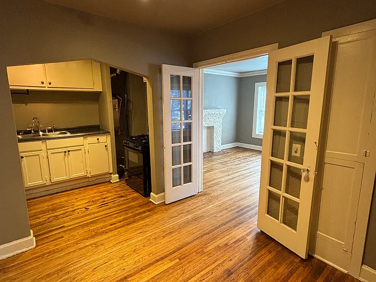 807 N Columbia Pl — Photo 6
