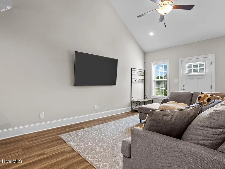 127 Lark Dr — Photo 19