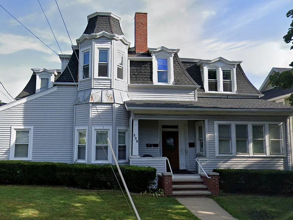 238 W Walnut St