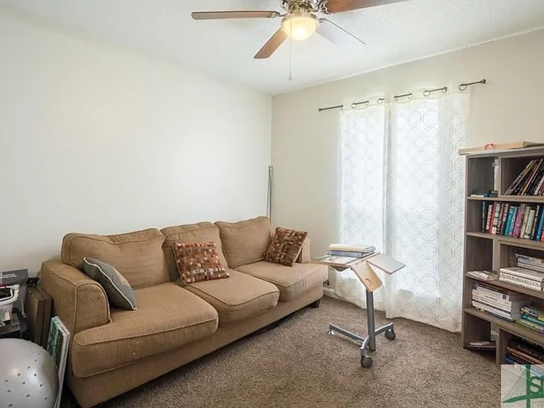 907 Primrose Ln — Photo 22