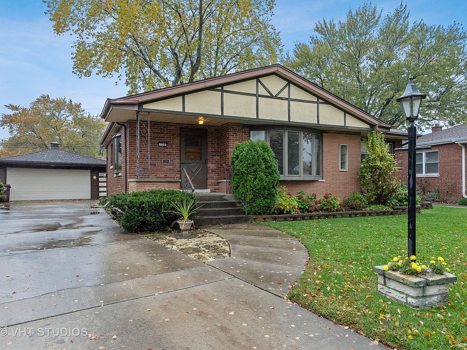 1st image of 738 Willow Dr