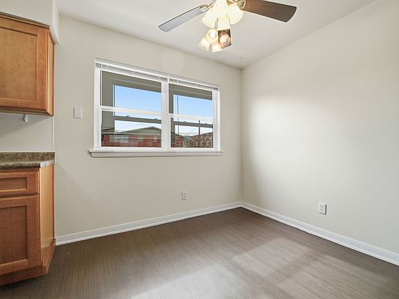 4th image of 926-936 E Walnut St #11647730