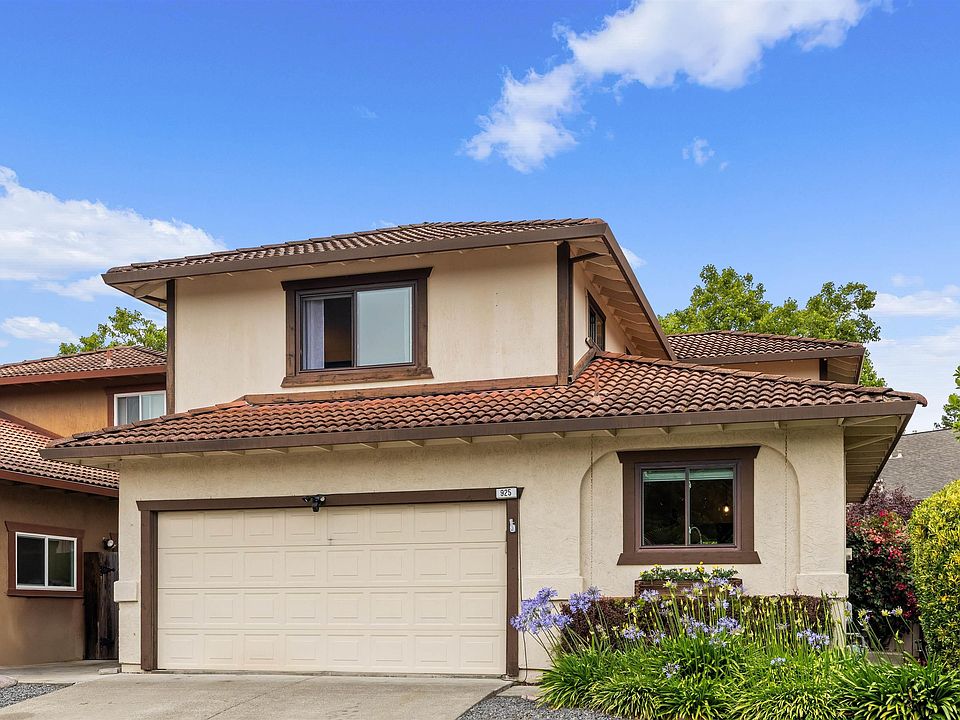 1st image of 925 Hacienda Cir