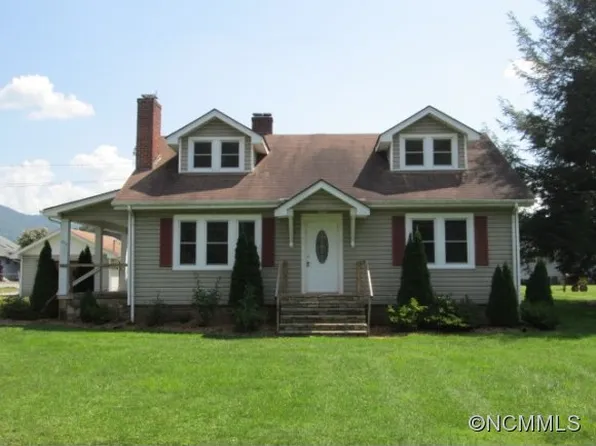 3014 Broad St, Clyde, NC 28721
