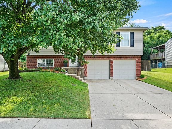 3rd image of 117 Deerview Ct