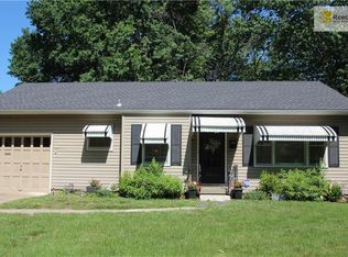 5441 Sherwood Dr, Roeland Park, KS 66205